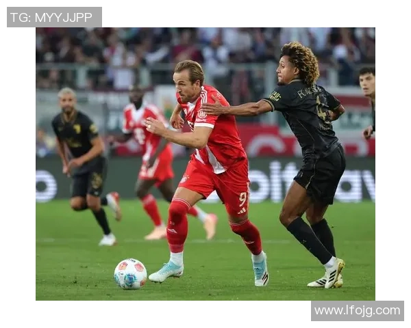 拜仁客场大胜奥格斯堡,稳坐德甲榜首位置 拜仁客场大胜奥格斯堡,稳坐德甲榜首位置